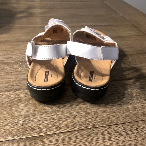 CLARKS - Genuine Leather Leisa Claytin Sandals - Size 9 W - Picture 2 of 6